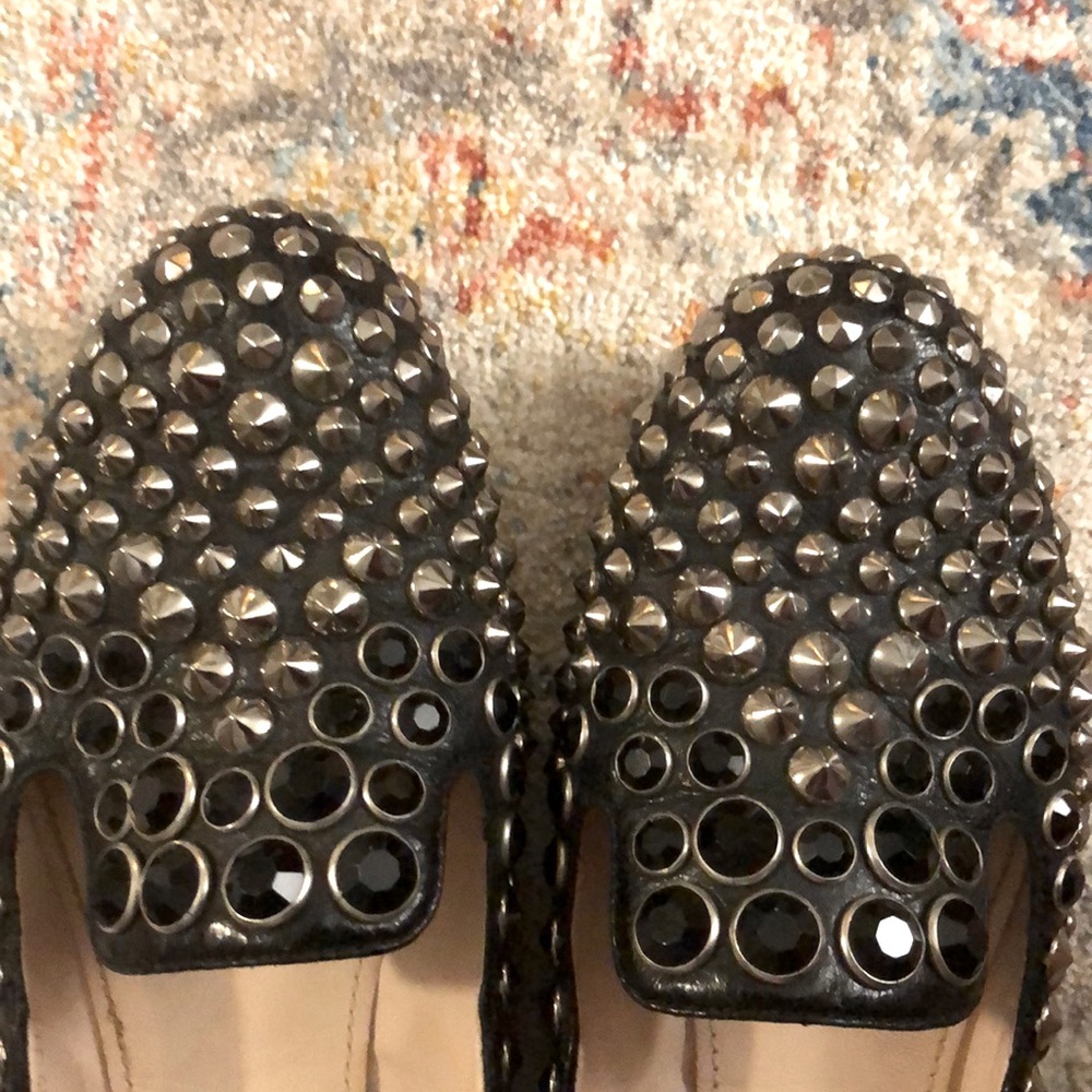 𝐏𝐫𝐚𝐝𝐚 Women’s Leather Studded Embellishment Stretchy Loafers Size 35.5 - Picture 3 of 13